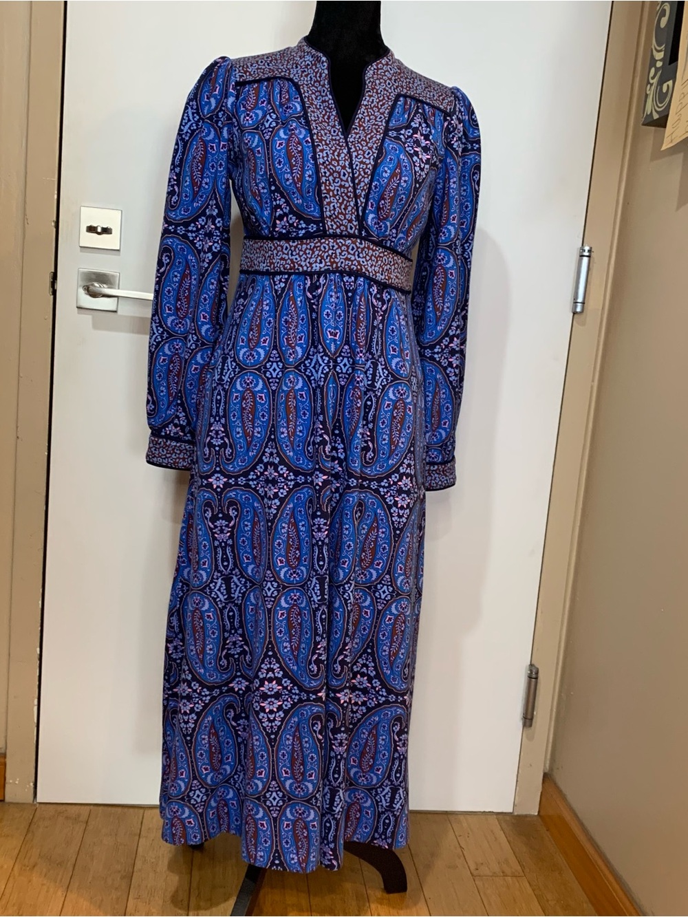 Boden NWT 6P Hitched Ponte Blue Paisley Bud V‑Neck Midi Dress